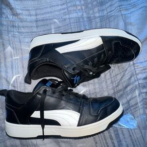 Puma Men's Black and White basketball sneakers